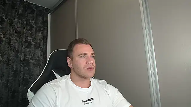 Snapshot of Thori92 chatting on September 22, 5:15 pm Thori92 online show from September 22, 5:15 pm
