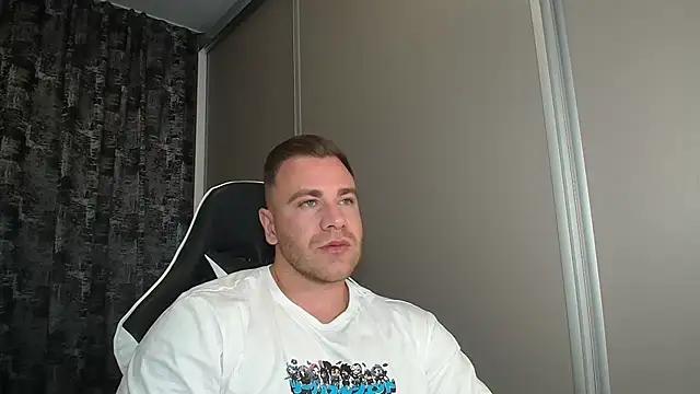 Snapshot of Thori92 chatting on September 25, 5:05 pm Thori92 online show from September 25, 5:05 pm