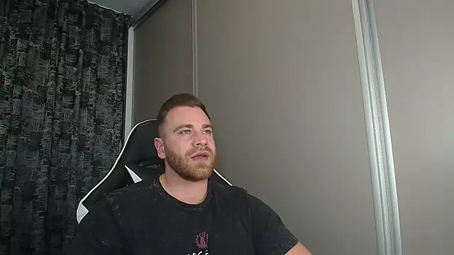 Snapshot of Thori92 chatting on October 25, 7:30 pm Thori92 online show from October 25, 7:30 pm