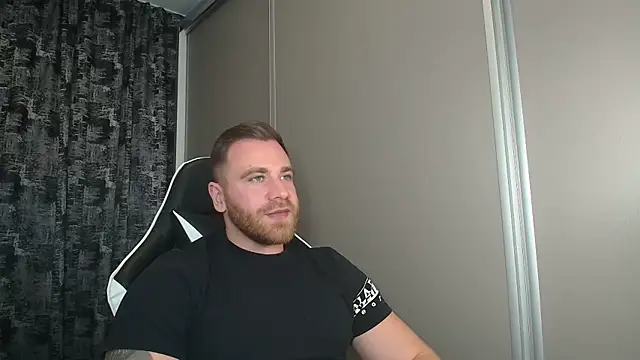 Snapshot of Thori92 chatting on October 27, 6:23 pm Thori92 online show from October 27, 6:23 pm