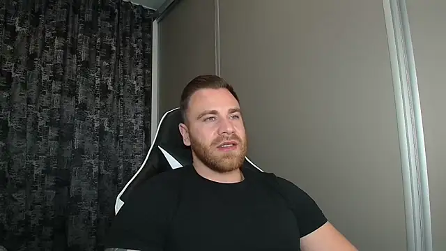 Snapshot of Thori92 chatting on October 28, 6:10 pm Thori92 online show from October 28, 6:10 pm