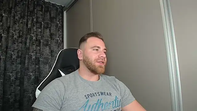 Snapshot of Thori92 chatting on November 4, 6:18 pm Thori92 online show from November 4, 6:18 pm