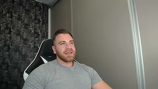 Snapshot of Thori92 chatting on November 6, 6:53 pm Thori92 online show from November 6, 6:53 pm