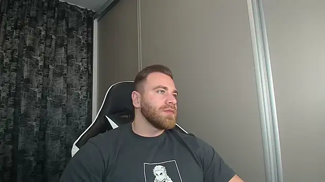 Snapshot of Thori92 chatting on November 13, 6:40 pm Thori92 online show from November 13, 6:40 pm