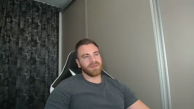 Snapshot of Thori92 chatting on November 14, 6:50 pm Thori92 online show from November 14, 6:50 pm