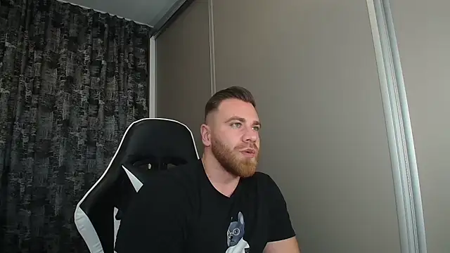 Snapshot of Thori92 chatting on November 19, 8:09 pm Thori92 online show from November 19, 8:09 pm