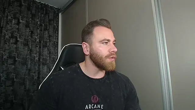 Snapshot of Thori92 chatting on December 1, 4:45 pm Thori92 online show from December 1, 4:45 pm