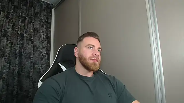 Snapshot of Thori92 chatting on December 4, 4:27 pm Thori92 online show from December 4, 4:27 pm