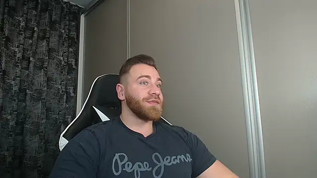 Snapshot of Thori92 chatting on December 5, 5:42 pm Thori92 online show from December 5, 5:42 pm