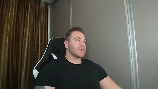 Snapshot of Thori92 chatting on December 14, 1:05 pm Thori92 online show from December 14, 1:05 pm