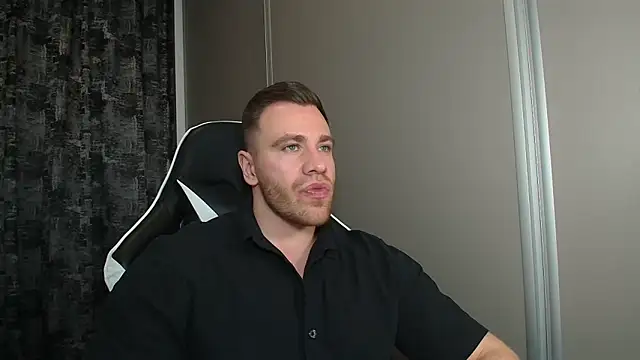 Thori92 online show from March 3, 5:41 pm