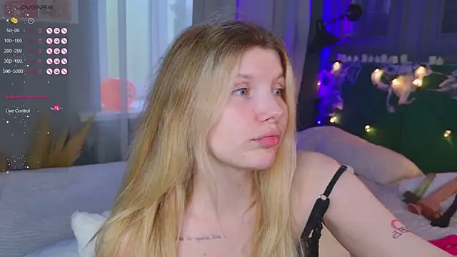 Snapshot of _aleksa_ chatting on October 31, 6:47 am aleksa online show from October 31, 6:47 am