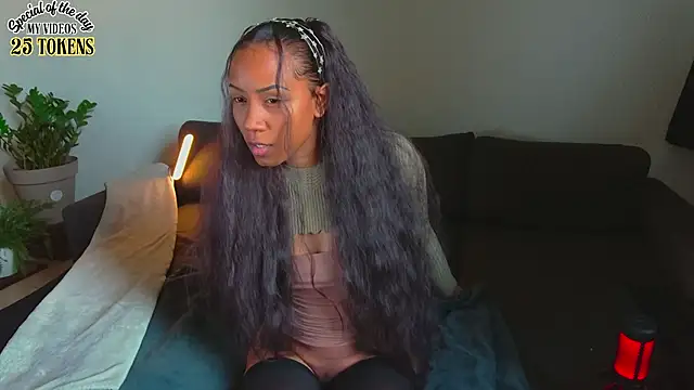 Therainqueen online show from October 2, 9:05 am