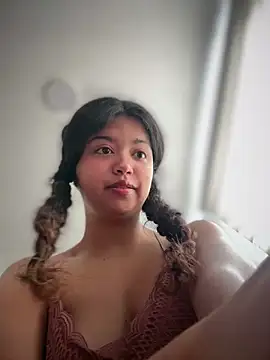 Snapshot of Peach_Girll chatting on May 14, 2:13 pm Peach Girll online show from May 14, 2:13 pm