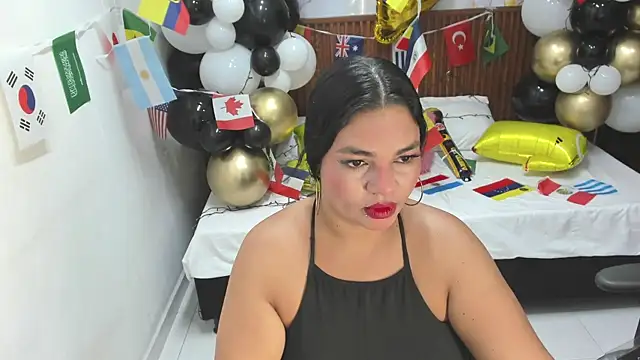Snapshot of Cloe_35 chatting on June 10, 7:57 pm Cloe 35 online show from June 10, 7:57 pm
