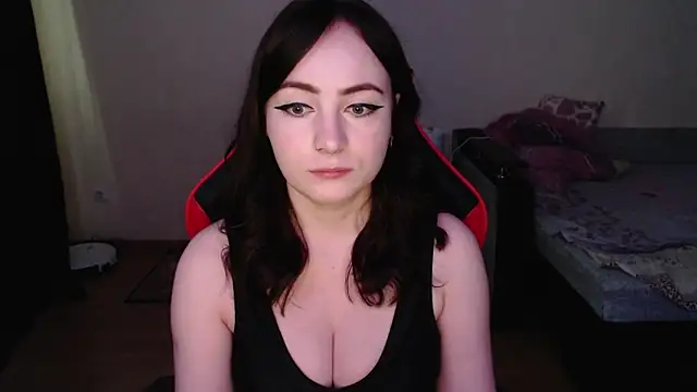 Snapshot of Laralianna chatting on November 27, 7:10 am Laralianna online show from November 27, 7:10 am