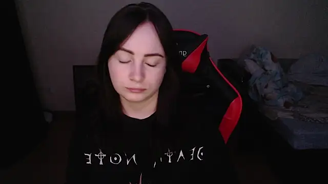 Snapshot of Laralianna chatting on December 18, 10:49 pm Laralianna online show from December 18, 10:49 pm