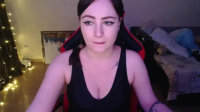 Snapshot of Laralianna chatting on January 8, 4:26 am Laralianna online show from January 8, 4:26 am