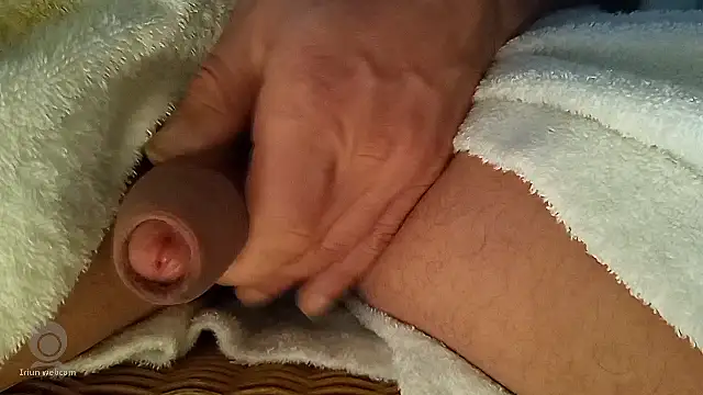 Snapshot of Remstr chatting on January 12, 9:25 am Remstr online show from January 12, 9:25 am