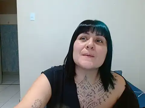 Snapshot of vaholiver chatting on July 10, 8:22 pm vaholiver online show from July 10, 8:22 pm