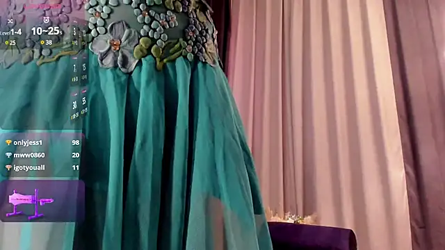 Snapshot of Jullia_Moor chatting on December 8, 4:04 am Jullia Moor online show from December 8, 4:04 am