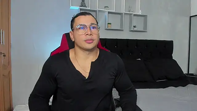 tyler hank01 online show from December 2, 2:28 am