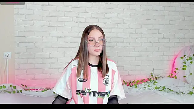 LinaKenny online show from November 12, 5:35 pm