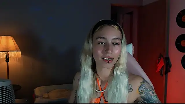 Snapshot of Saucy_Jenn chatting on January 5, 3:00 am Saucy Jenn online show from January 5, 3:00 am