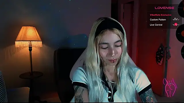 Snapshot of Saucy_Jenn chatting on January 9, 3:26 am Saucy Jenn online show from January 9, 3:26 am