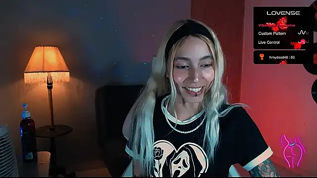 Snapshot of Saucy_Jenn chatting on January 10, 5:26 am Saucy Jenn online show from January 10, 5:26 am