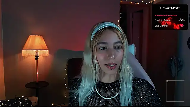 Snapshot of Saucy_Jenn chatting on January 12, 1:42 am Saucy Jenn online show from January 12, 1:42 am