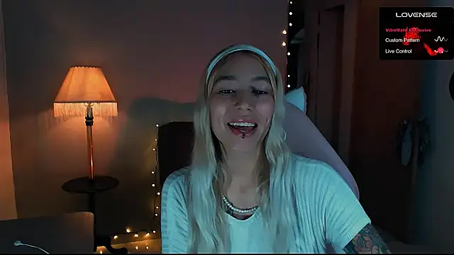 Snapshot of Saucy_Jenn chatting on January 12, 9:19 pm Saucy Jenn online show from January 12, 9:19 pm