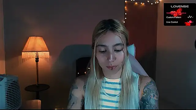 Snapshot of Saucy_Jenn chatting on January 17, 2:50 am Saucy Jenn online show from January 17, 2:50 am