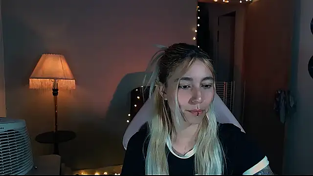 Snapshot of Saucy_Jenn chatting on January 24, 2:28 am Saucy Jenn online show from January 24, 2:28 am
