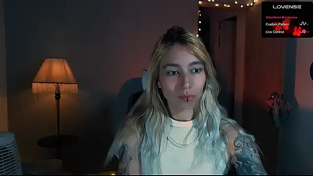 Snapshot of Saucy_Jenn chatting on January 26, 3:38 am Saucy Jenn online show from January 26, 3:38 am