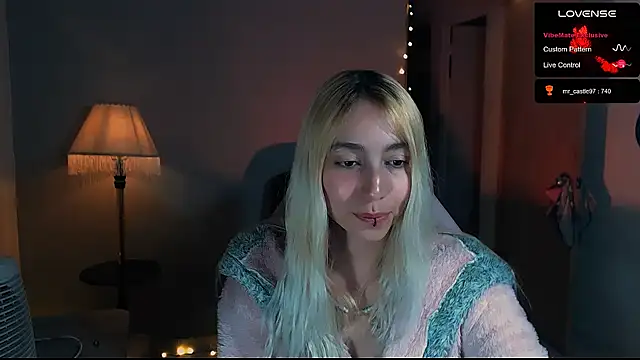 Snapshot of Saucy_Jenn chatting on January 26, 6:38 am Saucy Jenn online show from January 26, 6:38 am