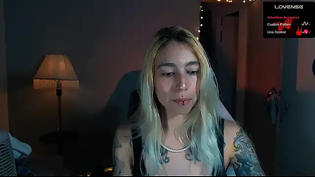 Snapshot of Saucy_Jenn chatting on January 26, 10:46 pm Saucy Jenn online show from January 26, 10:46 pm