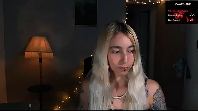 Snapshot of Saucy_Jenn chatting on January 30, 3:55 am Saucy Jenn online show from January 30, 3:55 am