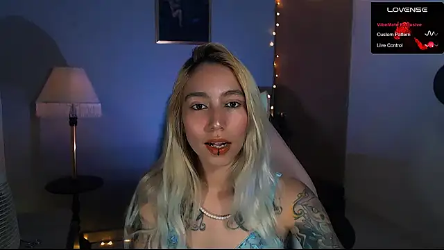 Snapshot of Saucy_Jenn chatting on February 1, 2:05 am Saucy Jenn online show from February 1, 2:05 am