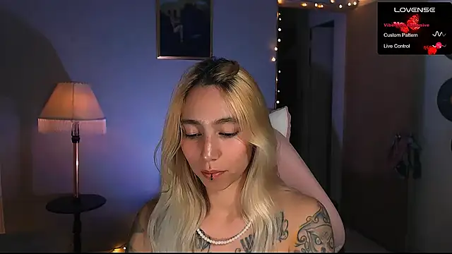Snapshot of Saucy_Jenn chatting on February 2, 1:55 am Saucy Jenn online show from February 2, 1:55 am