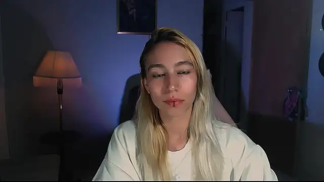 Snapshot of Saucy_Jenn chatting on February 2, 11:00 pm Saucy Jenn online show from February 2, 11:00 pm