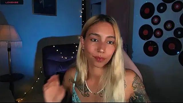 Snapshot of Saucy_Jenn chatting on February 20, 1:03 am Saucy Jenn online show from February 20, 1:03 am