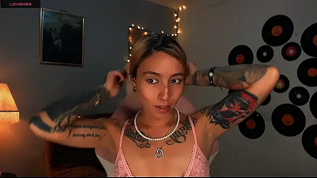 Snapshot of Saucy_Jenn chatting on March 2, 1:26 am Saucy Jenn online show from March 2, 1:26 am