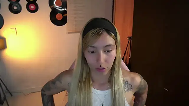 Saucy Jenn online show from April 26, 4:21 am