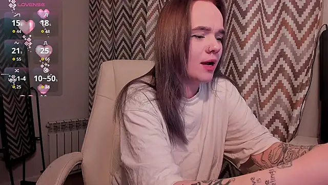 Snapshot of SarahRomantic chatting on April 8, 7:03 pm SarahRomantic online show from April 8, 7:03 pm