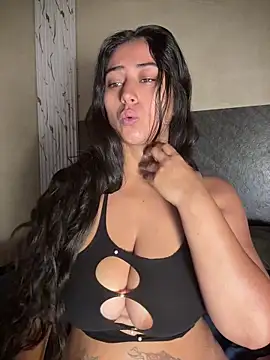Snapshot of Valentinne_z chatting on July 14, 10:21 am Valentinne z online show from July 14, 10:21 am