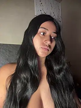 Snapshot of Valentinne_z chatting on July 25, 8:01 am Valentinne z online show from July 25, 8:01 am
