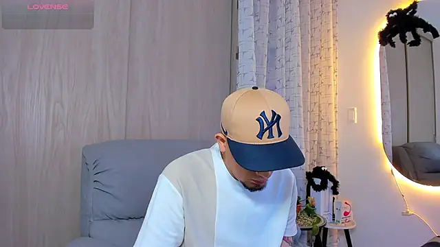 alejandro calderon1 online show from October 26, 4:51 am