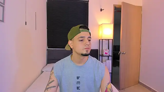 alejandro calderon1 online show from April 10, 4:28 am