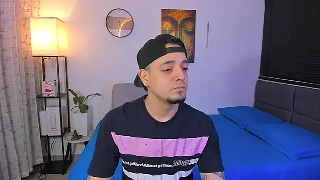 Snapshot of alejandro_calderon1 chatting on May 11, 11:46 pm alejandro calderon1 online show from May 11, 11:46 pm